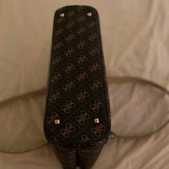 Guess Handbag NWOT Released 2024 - Picture 11 of 15